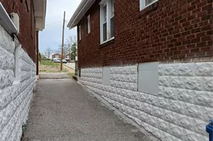 7020 Greenway Ave, Beverly Hills, MO 63121 - Photo 2