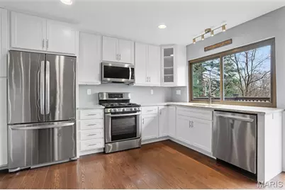 12026 Foxpoint Drive, Maryland Heights, MO 63043 - Photo 8