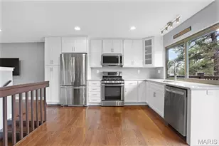 12026 Foxpoint Dr, Maryland Heights, MO 63043 - Photo 12