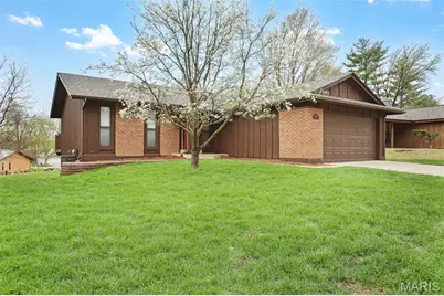 12026 Foxpoint Drive, Maryland Heights, MO 63043 - Photo 2