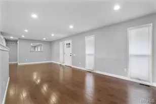 12026 Foxpoint Dr, Maryland Heights, MO 63043 - Photo 6