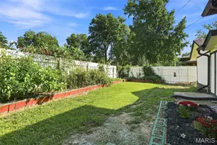 1925 Apple Blossom Ct, Florissant, MO 63031 - Photo 24