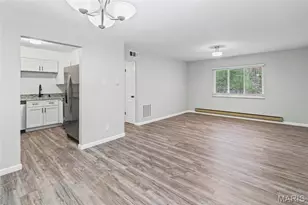 10135 Sakura Dr, Saint Louis, MO 63128 - Photo 2