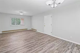 10135 Sakura Dr, Saint Louis, MO 63128 - Photo 8