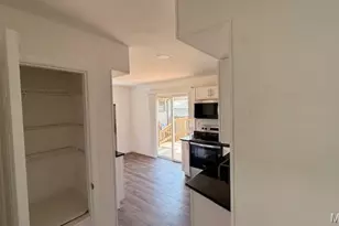 10115 Toelle Ln, Saint Louis, MO 63137 - Photo 8