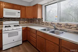 10185 Green Valley Dr, Saint Louis, MO 63136 - Photo 12