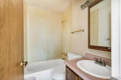 4377 Kingbolt Boulevard, Saint Louis, MO 63129 - Photo 18