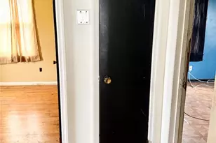 8150 Rector Dr, Berkeley, MO 63134 - Photo 12