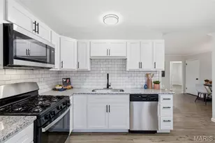 2975 Dover Dr, Florissant, MO 63033 - Photo 10