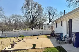 1489 Brenthaven Ln, Saint Louis, MO 63031 - Photo 2