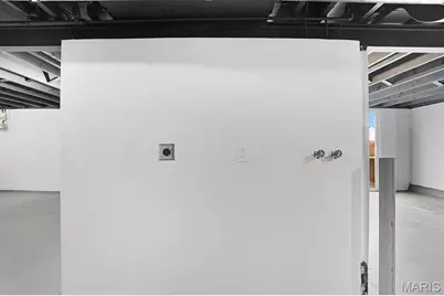 8615 Charlton Lane, Saint Louis, MO 63123 - Photo 24