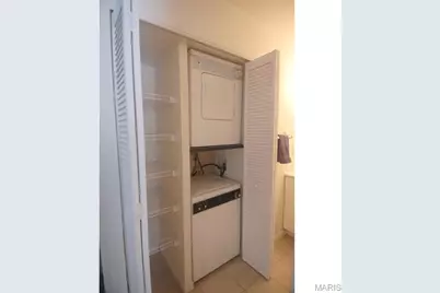 676 Coeur De Royale Drive #B, Creve Coeur, MO 63141 - Photo 12