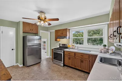 10949 Coral Ridge Drive, Saint Louis, MO 63123 - Photo 12