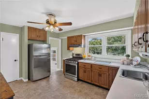 10949 Coral Ridge Dr, Saint Louis, MO 63123 - Photo 12