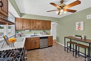 10949 Coral Ridge Dr, Saint Louis, MO 63123 - Photo 10