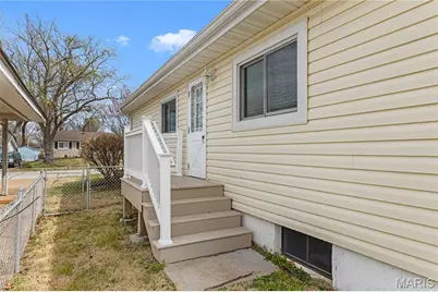 704 Village Square Drive, Hazelwood, MO 63042 - Photo 14