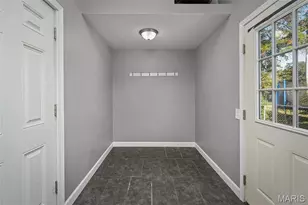 645 Pelican Ln, Florissant, MO 63031 - Photo 8