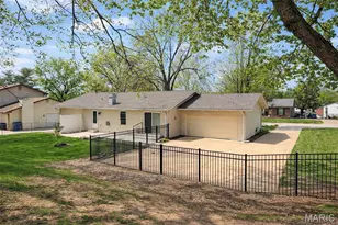 24 Parkwood Dr, Saint Peters, MO 63376 - Photo 50