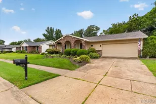 15446 Grantley Dr, Chesterfield, MO 63017 - Photo 4
