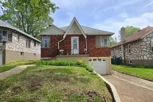 3206 Capehart Dr, Velda Village Hills, MO 63121 - Photo 2