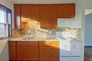 9169 Newby St, Bellefontaine Neighbors, MO 63137 - Photo 6