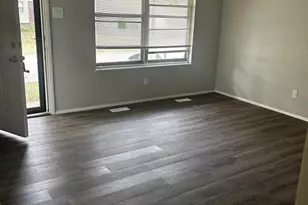 10202 Castle Dr, Saint Louis, MO 63136 - Photo 2