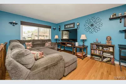 28 James Court, Ballwin, MO 63021 - Photo 4