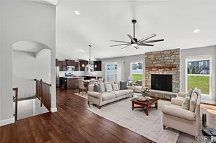 725 Galveston Ct, Moscow Mills, MO 63362 - Photo 4