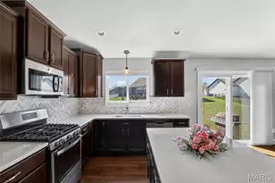 725 Galveston Ct, Moscow Mills, MO 63362 - Photo 6