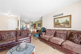 10308 Forest Brook Ln, Saint Louis, MO 63146 - Photo 8