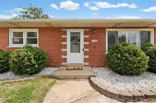 8542 Craighill Dr, Saint Louis, MO 63123 - Photo 2