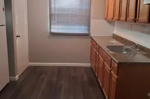 220 Roderick Dr, Saint Louis, MO 63137 - Photo 2