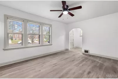 2483 Hartland Avenue, Saint Louis, MO 63114 - Photo 6