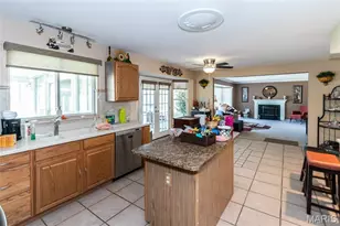 5425 Tesson Parc Ct, Saint Louis, MO 63128 - Photo 6