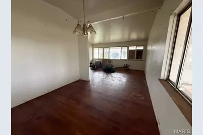 10027 Grosvenor Drive, Saint Louis, MO 63137 - Photo 2