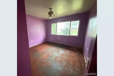 10027 Grosvenor Drive, Saint Louis, MO 63137 - Photo 8