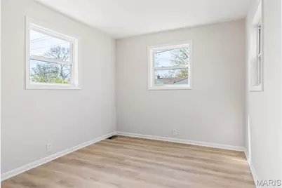 8034 Appleton Drive, University City, MO 63130 - Photo 14
