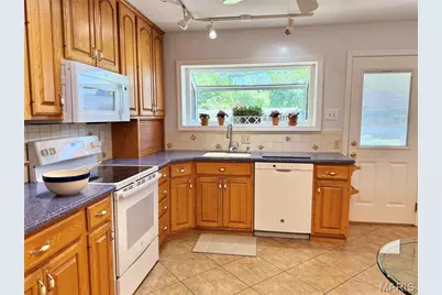 1330 Spring Valley Drive, Florissant, MO 63033 - Photo 8