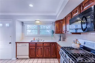 2402 Wesglen Estates Dr, Maryland Heights, MO 63043 - Photo 12