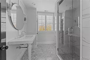 24 Oakleigh Ln, Ladue, MO 63124 - Photo 58