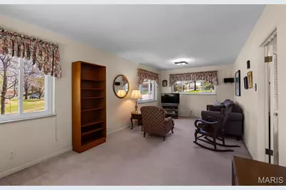 10131 Glenfield Terrace, Saint Louis, MO 63126 - Photo 12
