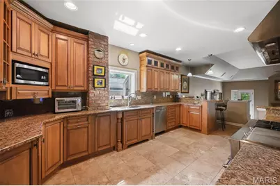 8686 Barby Lane, University City, MO 63124 - Photo 10