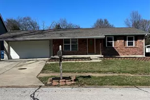 691 Walnut Point Ct, Ballwin, MO 63021 - Photo 2