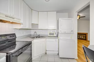 9121 N Swan Cir, Brentwood, MO 63144 - Photo 8