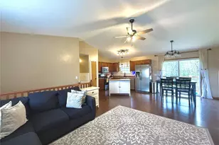 304 Parkway Dr, Troy, MO 63379 - Photo 2