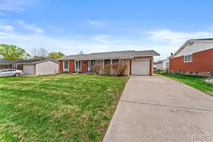 2738 Westminster Dr, Florissant, MO 63033 - Photo 2