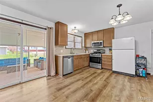 2738 Westminster Dr, Florissant, MO 63033 - Photo 8