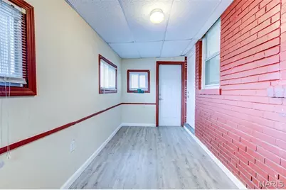 7710 Saint Albans Avenue, Saint Louis, MO 63117 - Photo 12