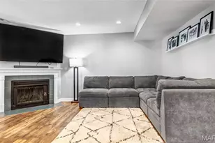 9155 N Swan Cir, Saint Louis, MO 63144 - Photo 8