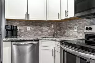 9155 N Swan Cir, Saint Louis, MO 63144 - Photo 2